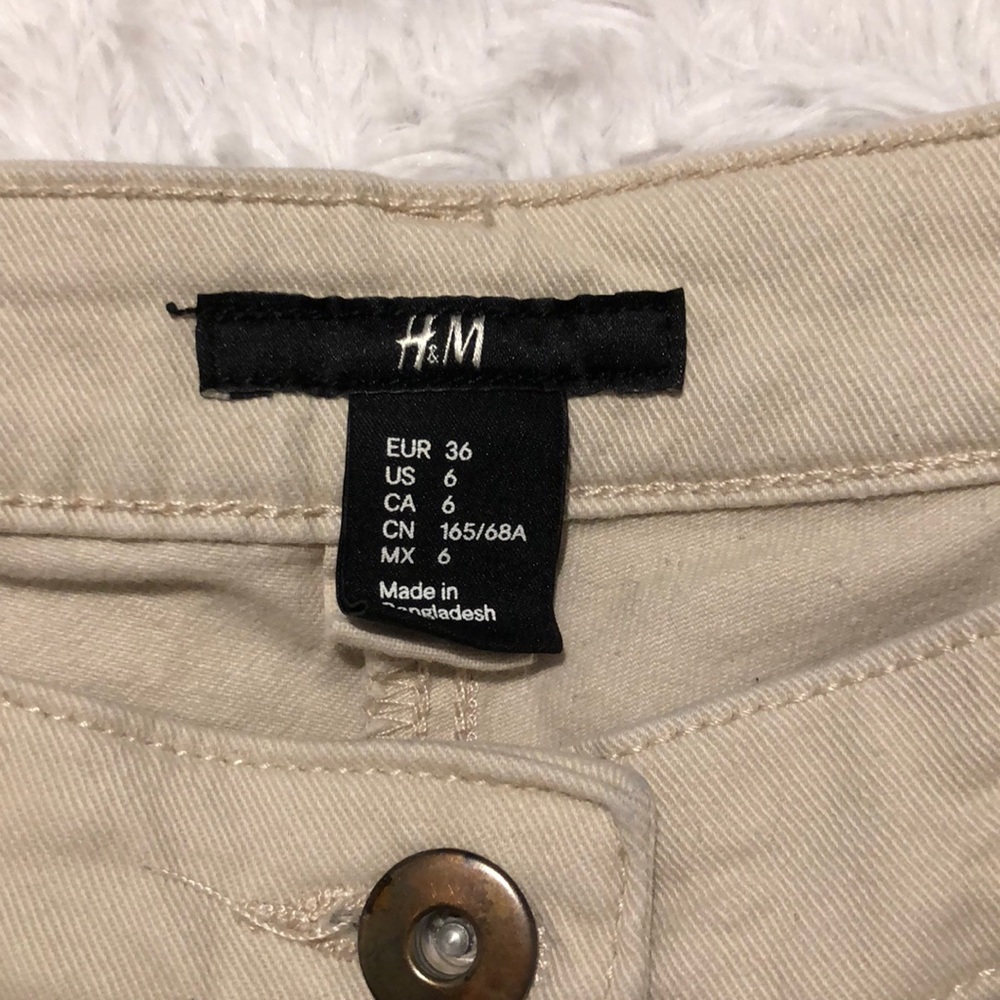 Shorts - Picture 3 of 3